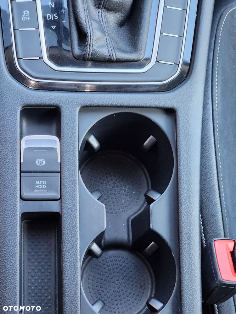 Volkswagen Passat 2.0 TDI SCR DSG 4Motion Business - 16