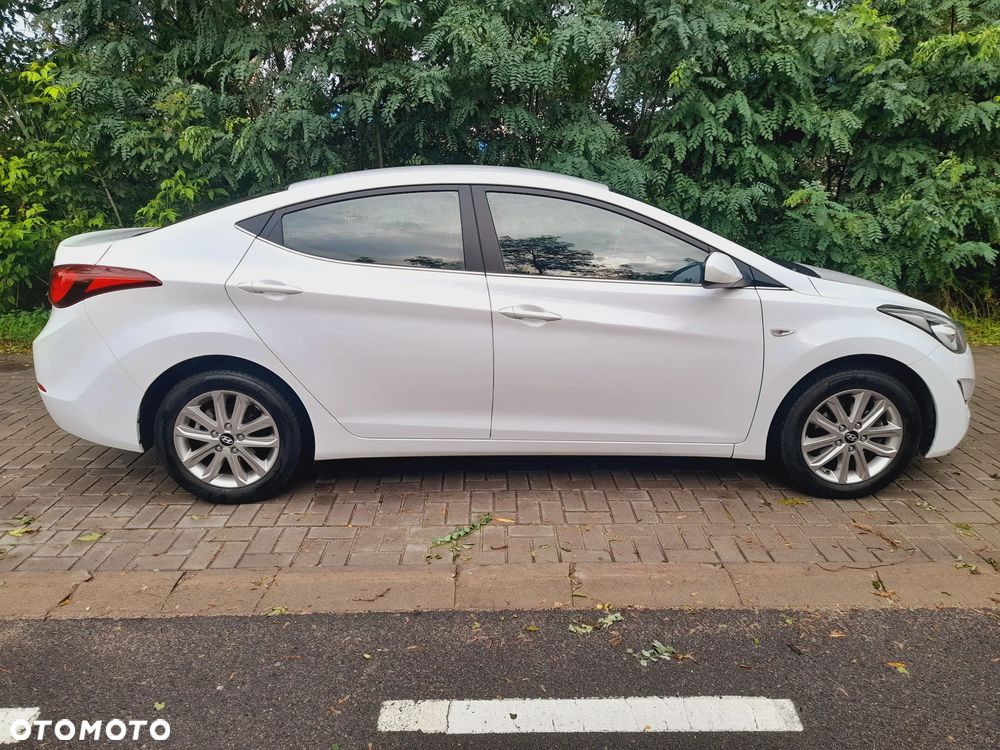 Hyundai Elantra 1.6 Comfort - 3