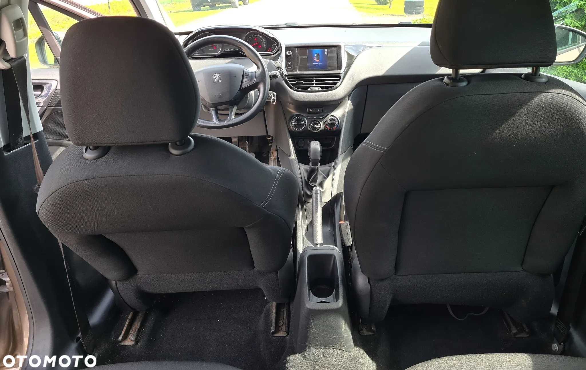 Peugeot 208 - 18