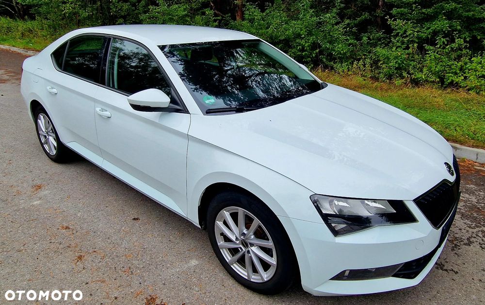 Skoda Superb 2.0 TDI Premium Edition - 2
