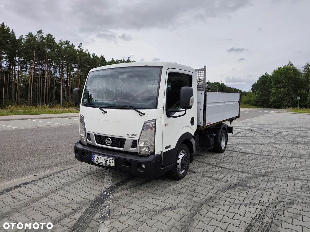 Nissan NT300