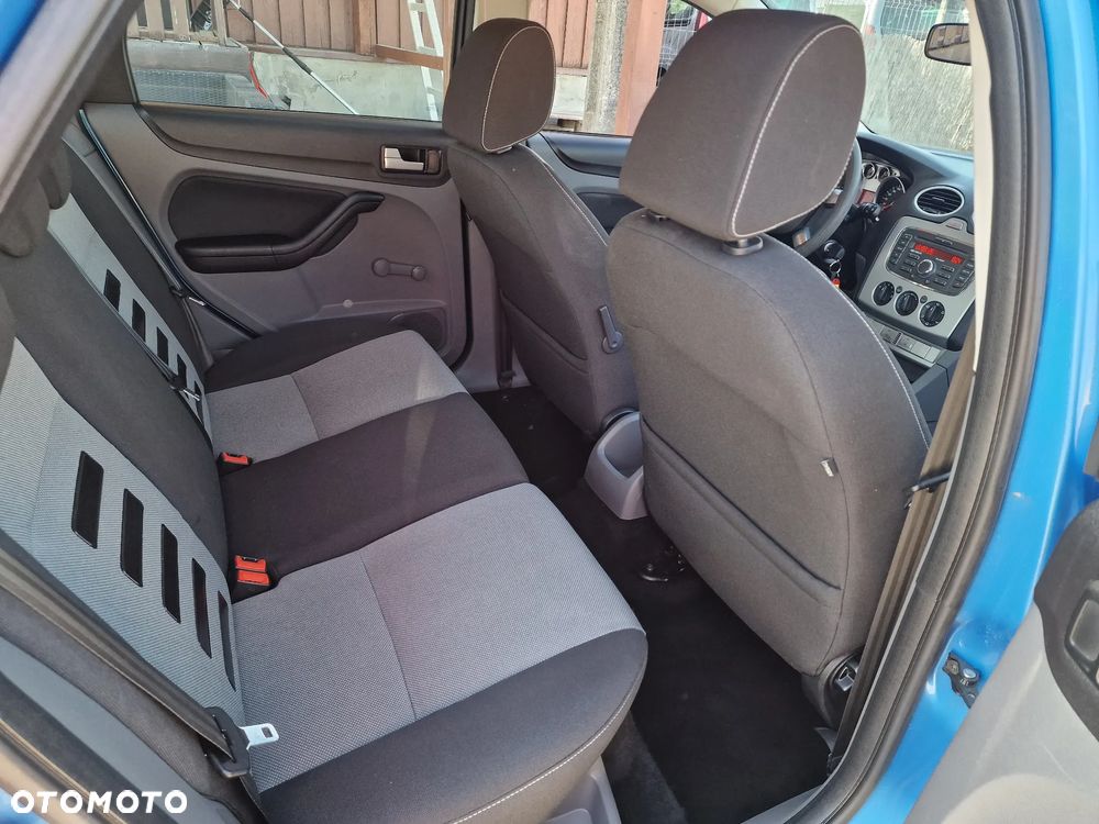 Ford Focus 1.6 Ghia - 22