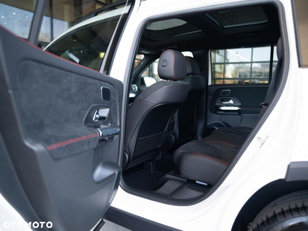 Mercedes-Benz GLB - 11