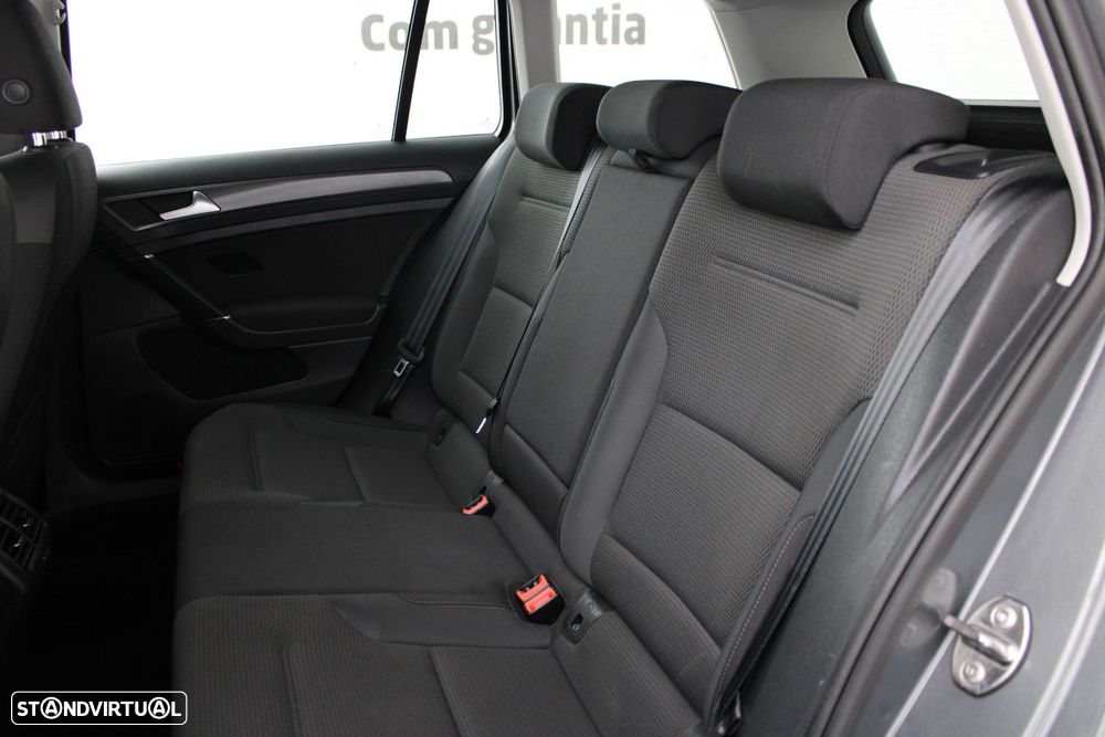 VW Golf Variant 1.6 TDi Confortline - 26