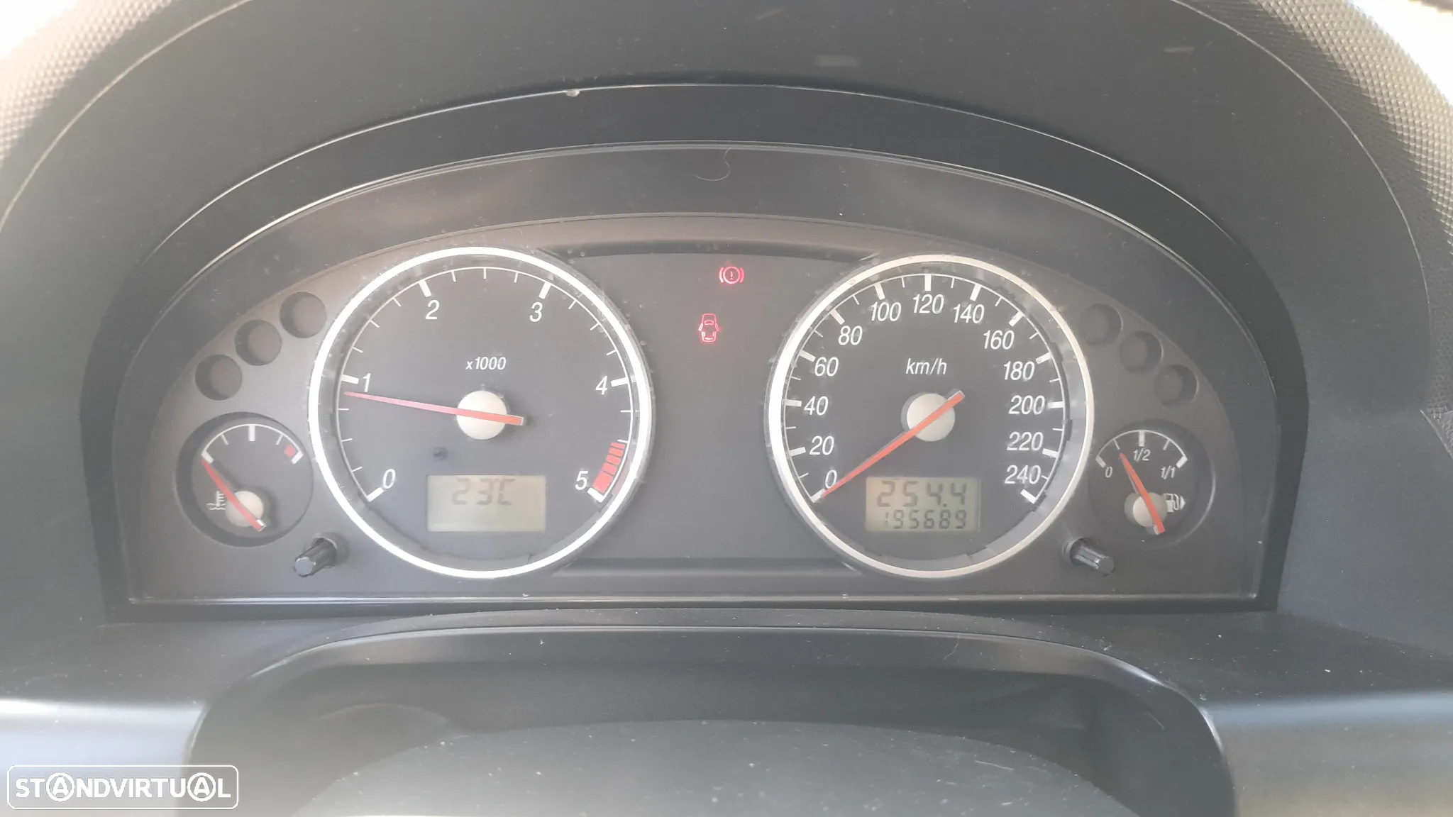 Ford Mondeo SW 2.0 TDdi Ghia - 23