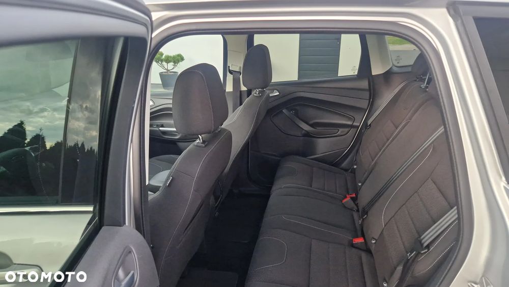 Ford Kuga 1.6 EcoBoost 2x4 Titanium - 16
