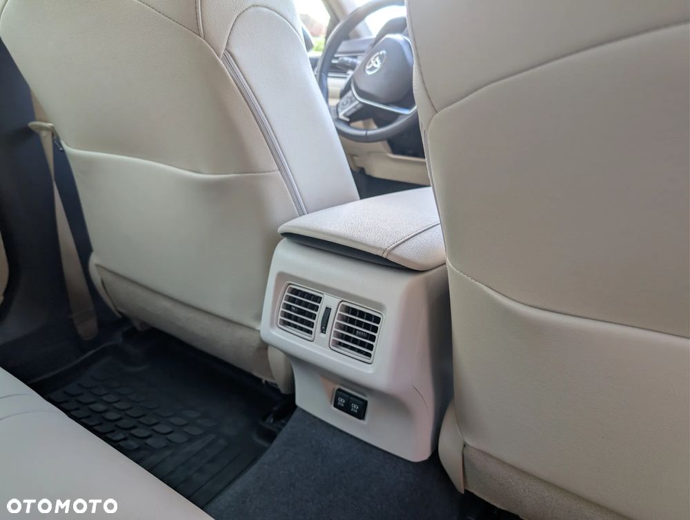 Toyota Camry 2.5 Hybrid Executive CVT - 27