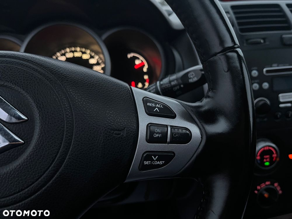 Suzuki Grand Vitara 2.0 Comfort + - 12