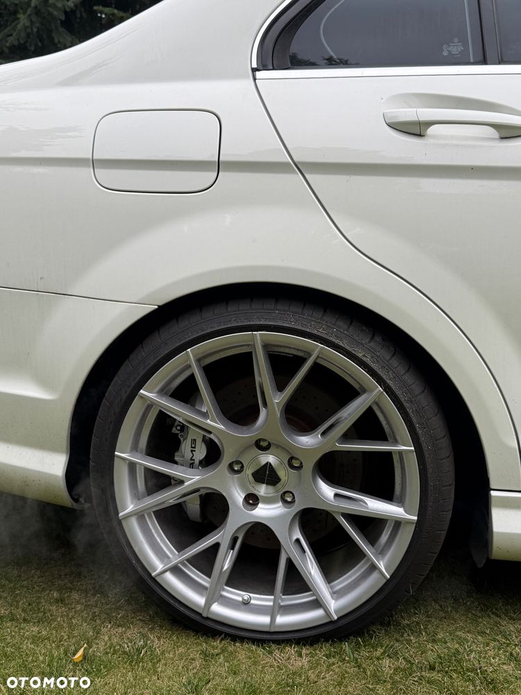 Mercedes-Benz Klasa C 63 AMG 7G-TRONIC - 9