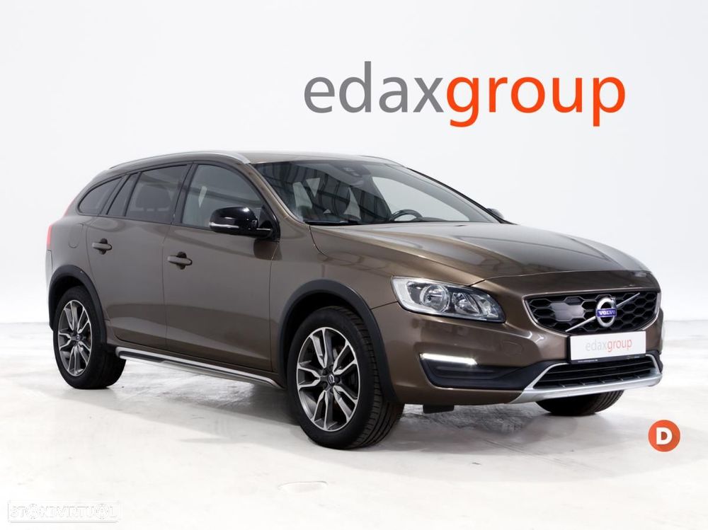 Volvo V60 Cross Country - 1