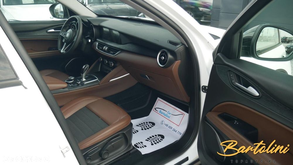 Alfa Romeo Stelvio - 17