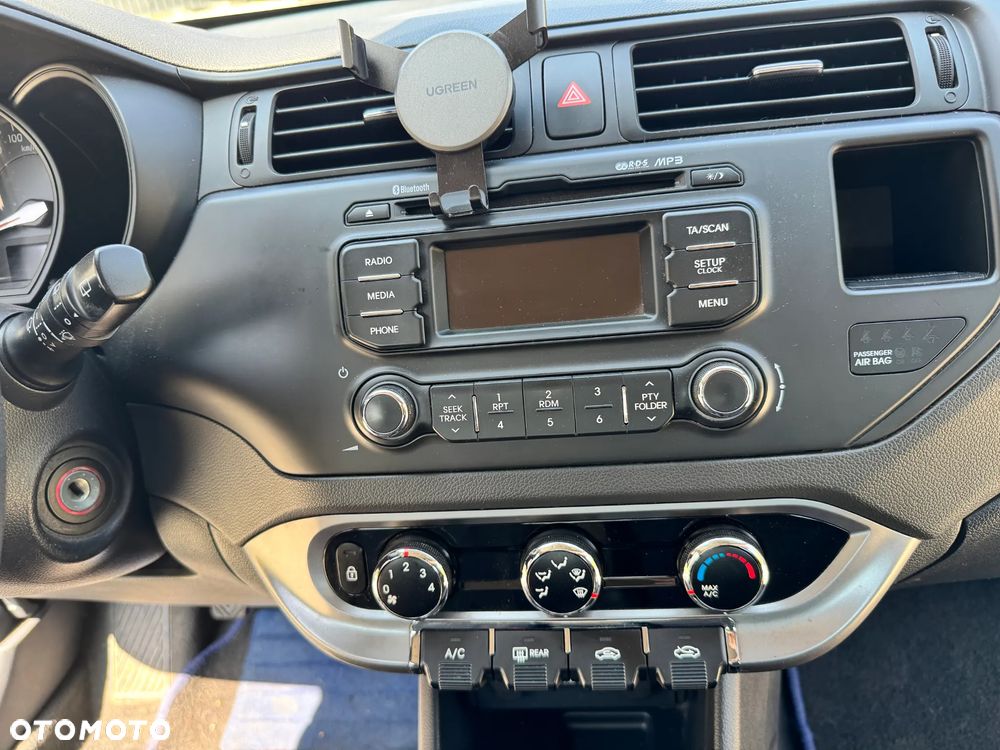 Kia Rio - 10
