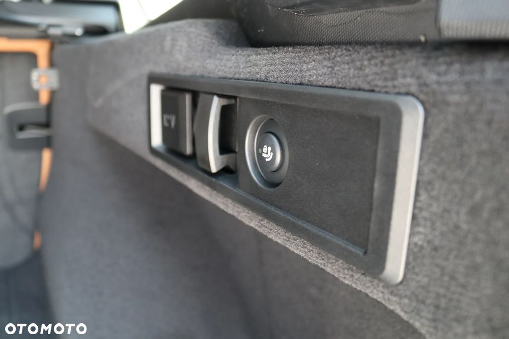 BMW Seria 3 330i xDrive M Sport - 23