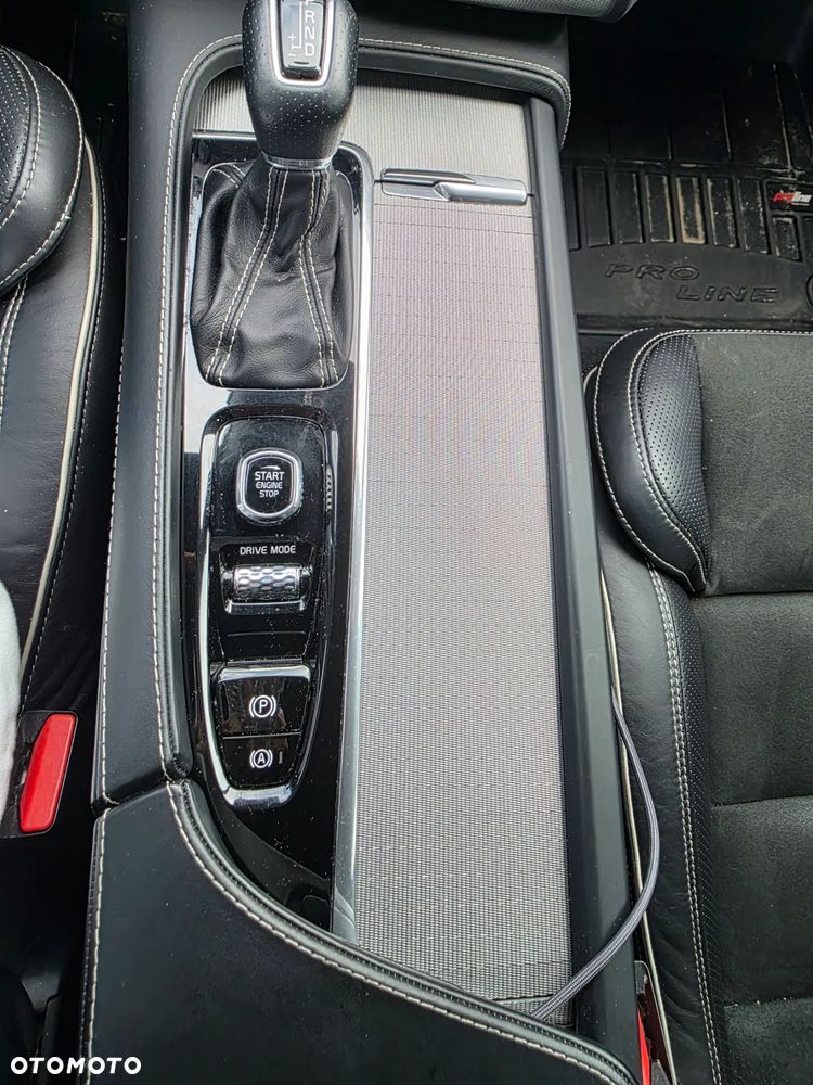 Volvo XC 90 D5 SCR AWD R-Design - 9