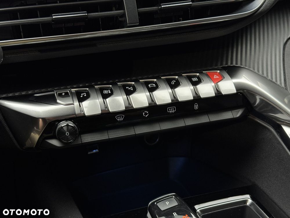 Peugeot 3008 1.6 PureTech Hybrid PHEV Allure S&S EAT8 - 26