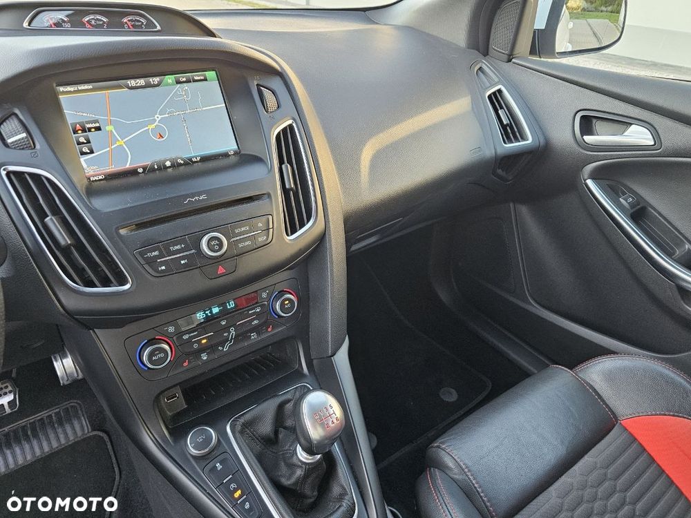 Ford Focus 2.0 EcoBoost ST mit Leder-Sport-Paket - 29
