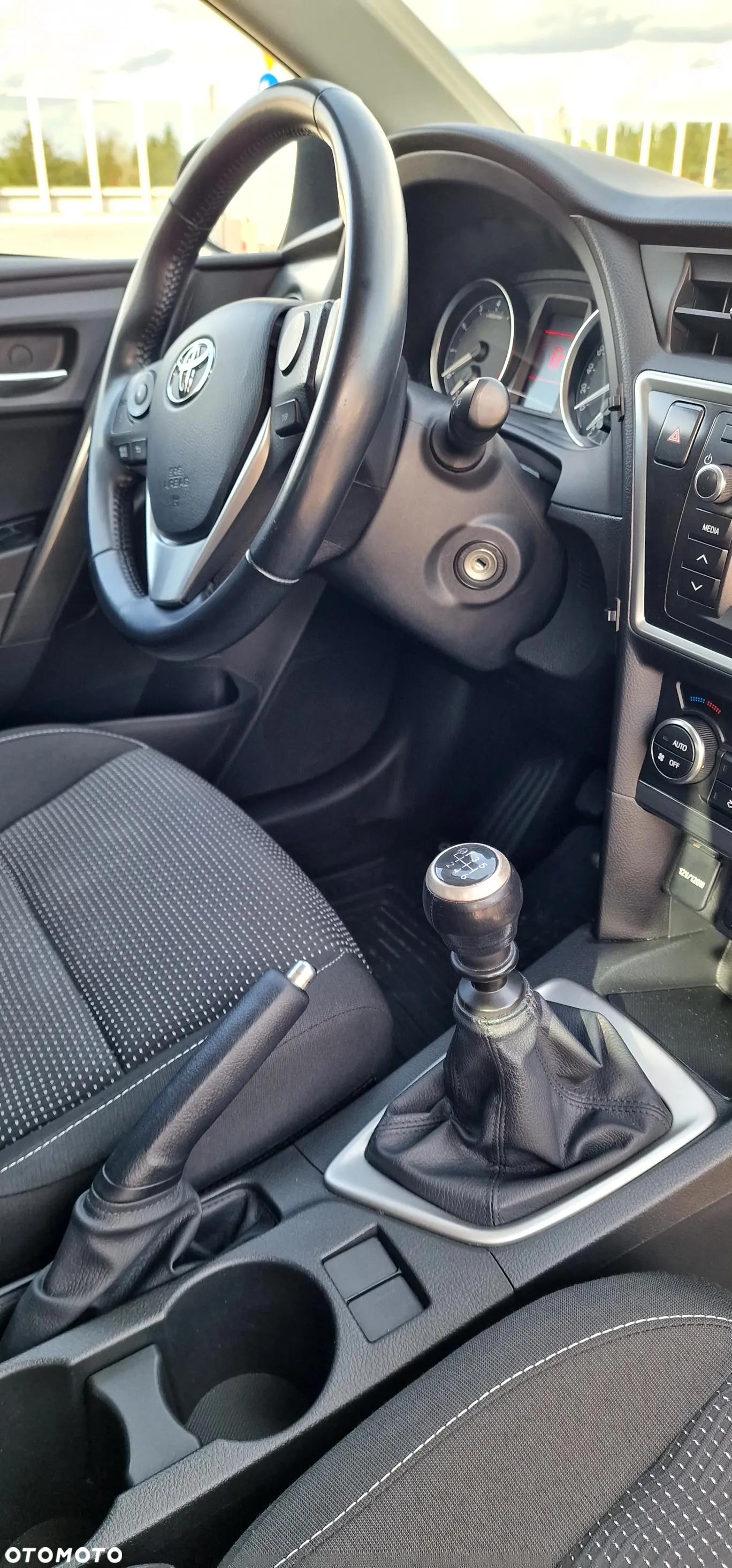 Toyota Auris 1.33 VVT-i Premium Comfort - 17