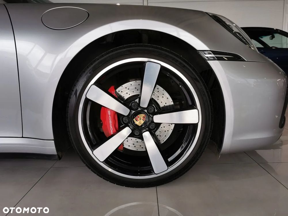 Porsche 911 Carrera 4S - 10