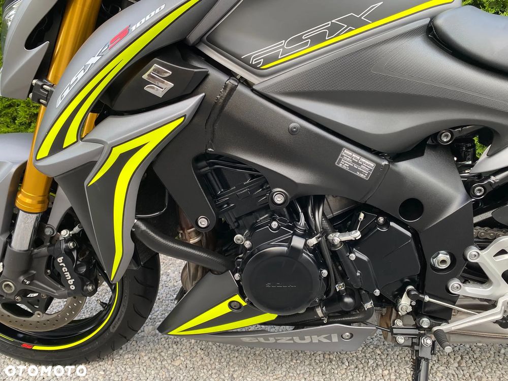 Suzuki GSX - 17