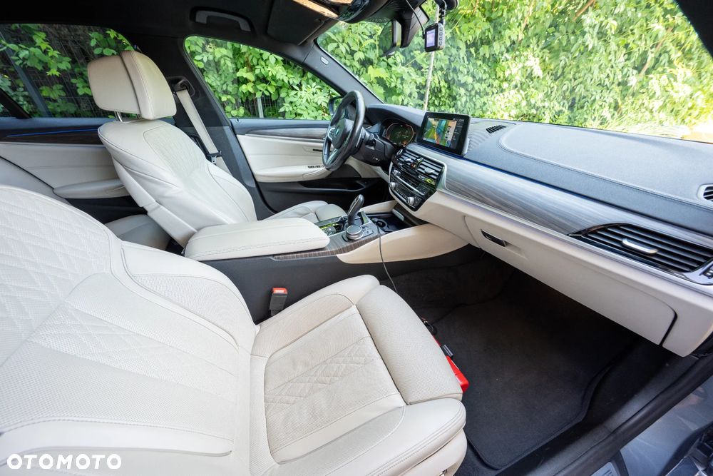 BMW Seria 5 520d xDrive - 10