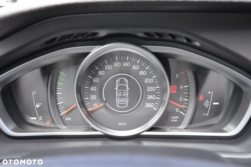 Volvo V40 D2 You - 19