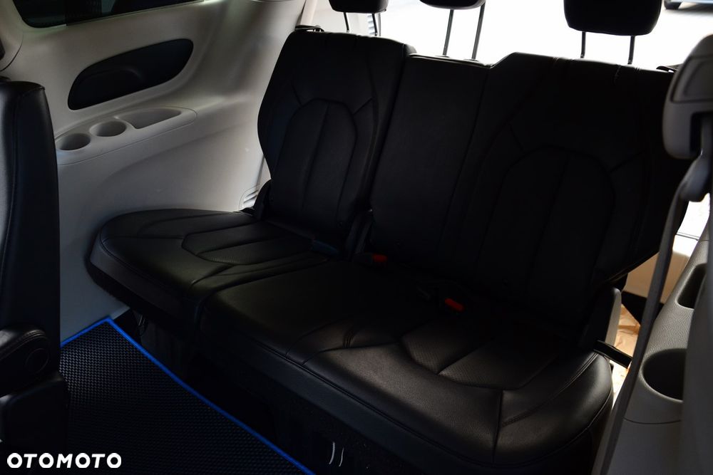 Chrysler Pacifica - 28