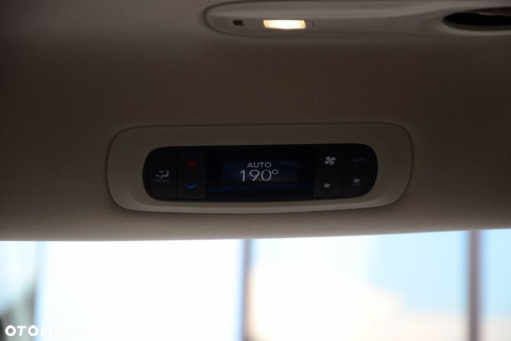 Chrysler Pacifica - 26