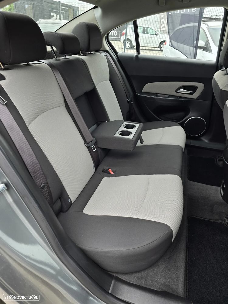 Chevrolet Cruze 1.6 LS - 9