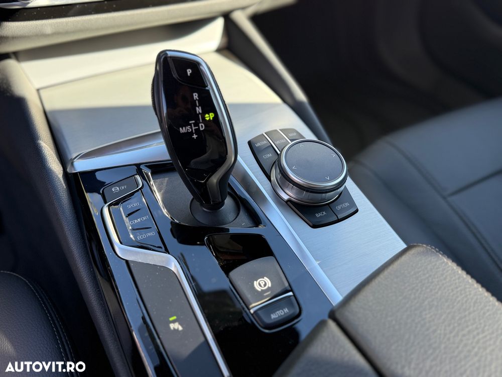 BMW Seria 5 520d xDrive AT - 10