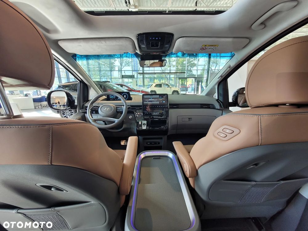 Hyundai Staria - 10