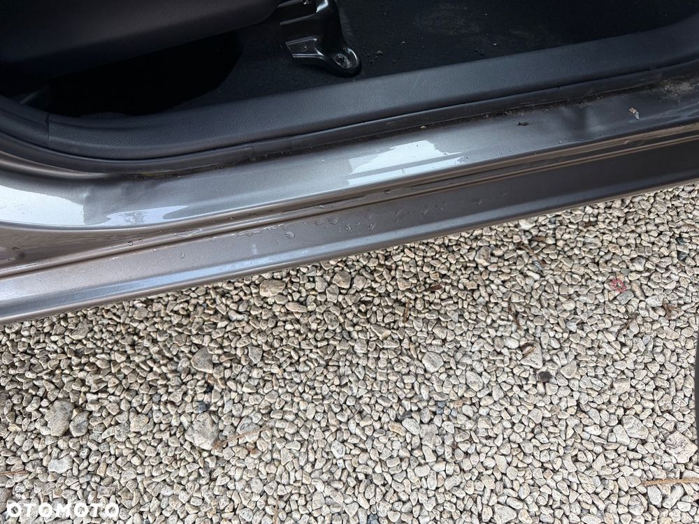 Toyota Yaris Hybrid 100 Terra - 13