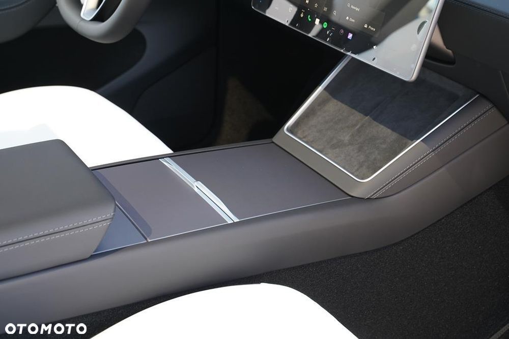 Tesla Model Y 79kWh Long Range RWD - 18