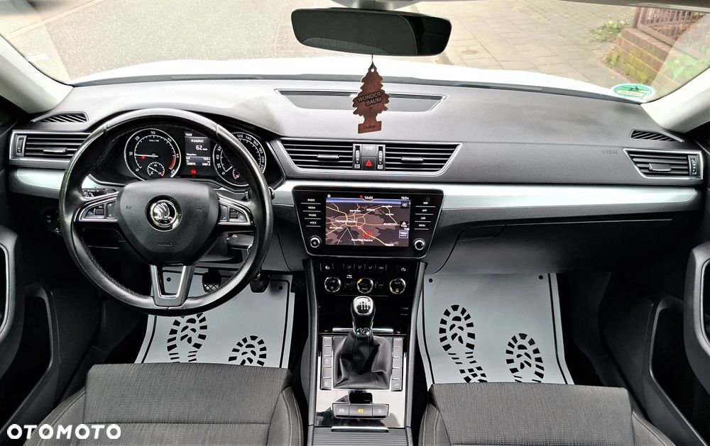 Skoda Superb 2.0 TDI Premium Edition - 35
