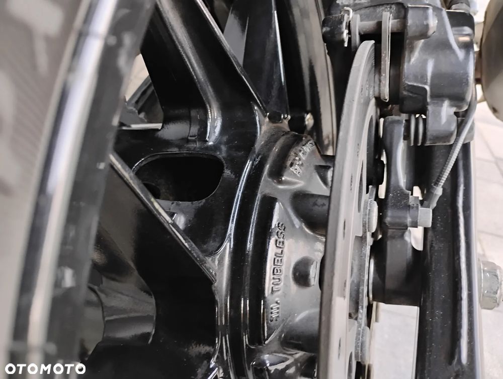 Royal Enfield Guerrilla - 10