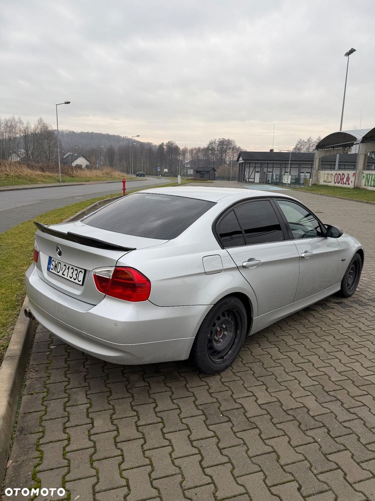 BMW Seria 3 318i - 4