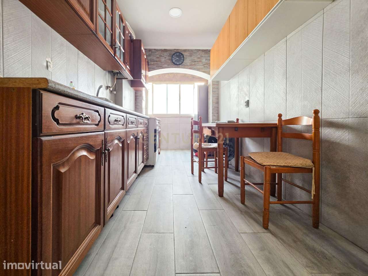 Apartamento T1 com Varanda em Localização Central - Grande imagem: 2/28