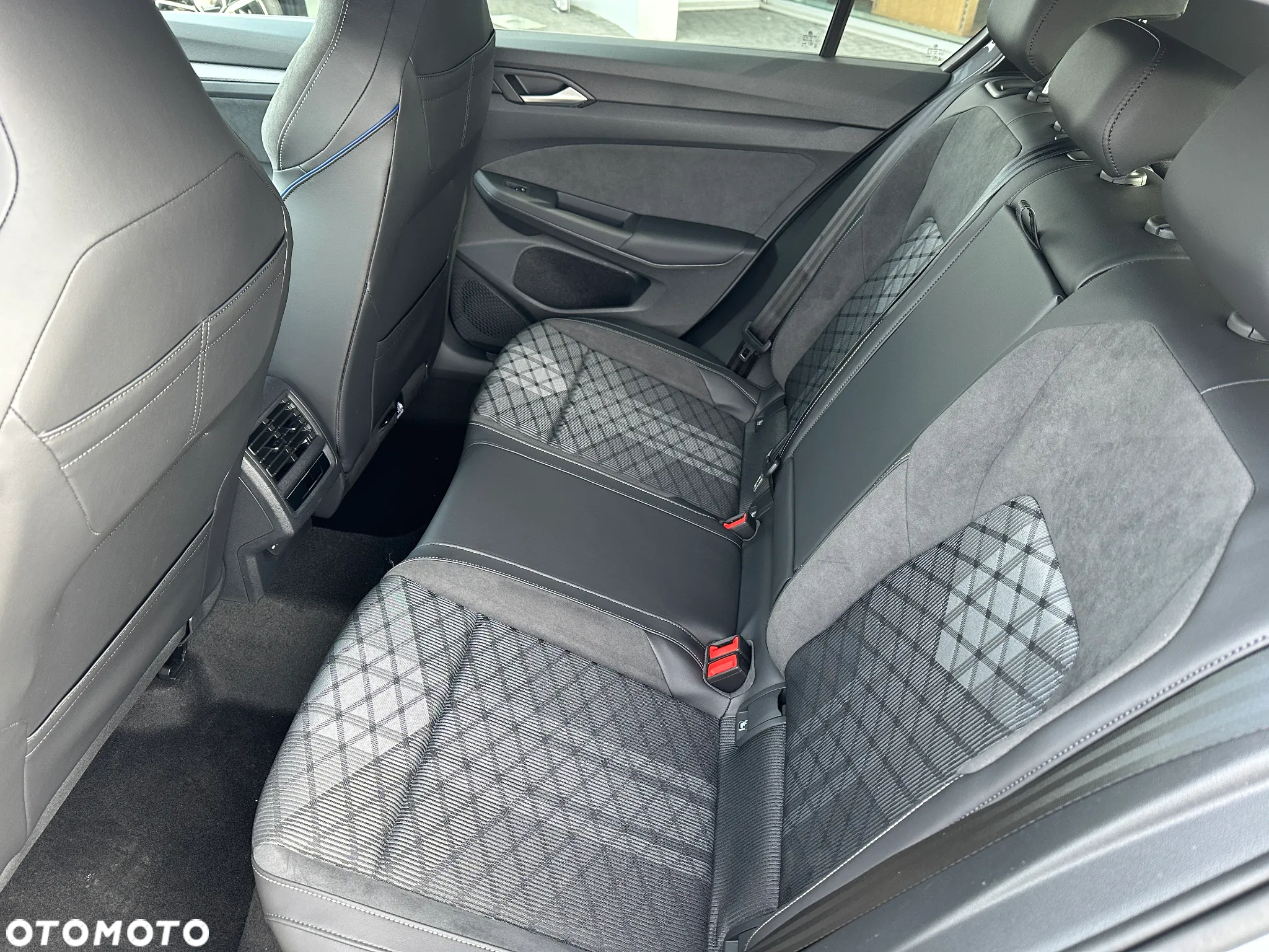 Volkswagen Golf - 16