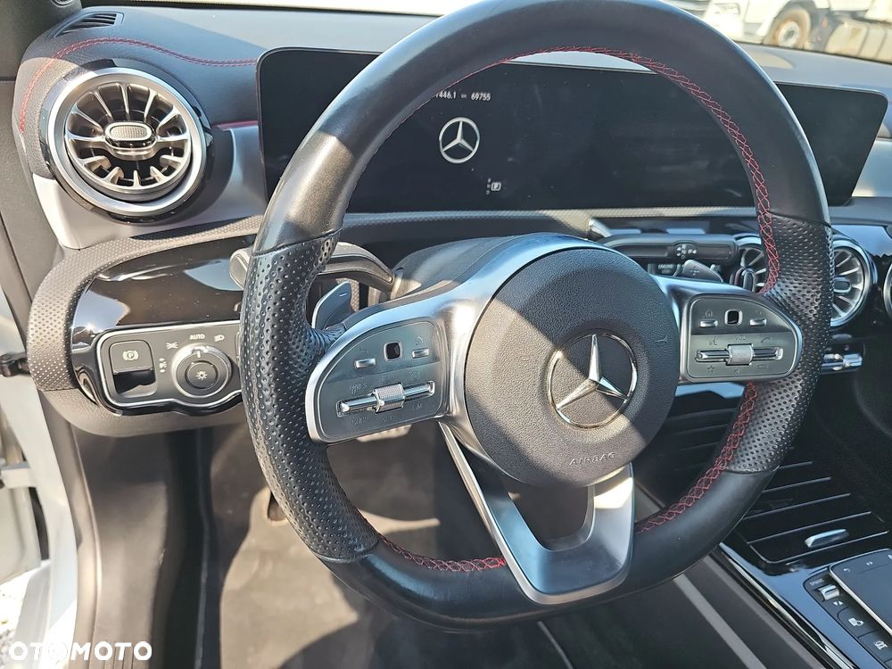 Mercedes-Benz CLA 200 d AMG Line 8G-DCT - 17