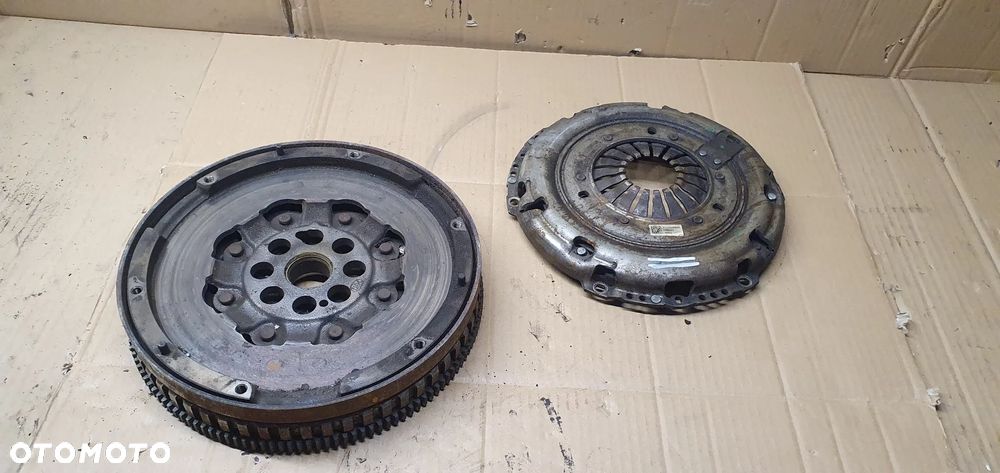 Sprzęgło dwumas koło dwumasowe docisk LUK Renault Trafic III Vivaro B 1.6 DCI CDTI 302052965R - 1