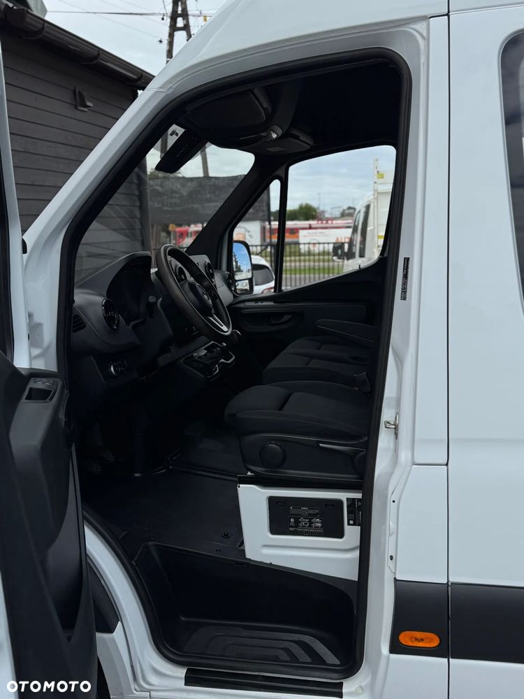 Mercedes-Benz SPRINTER - 16
