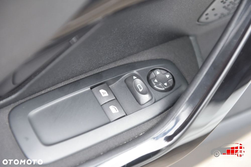 Peugeot 208 - 16