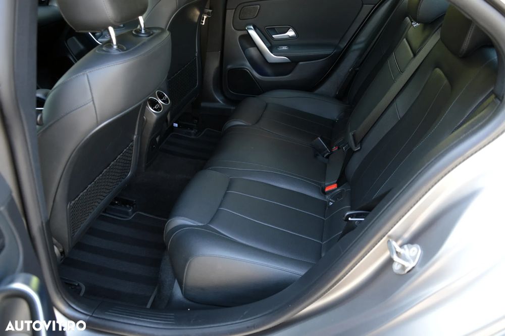Mercedes-Benz CLA 180 7G-DCT Special Edition - 16