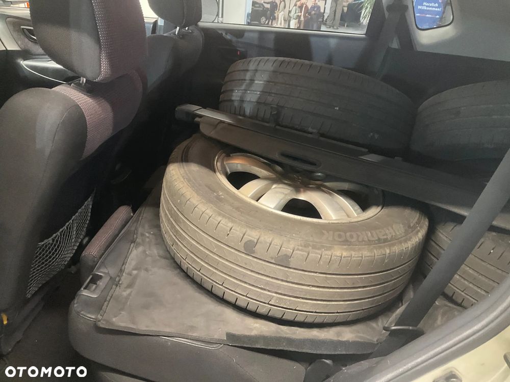 Hyundai Tucson 2.0 Comfort 2WD - 23