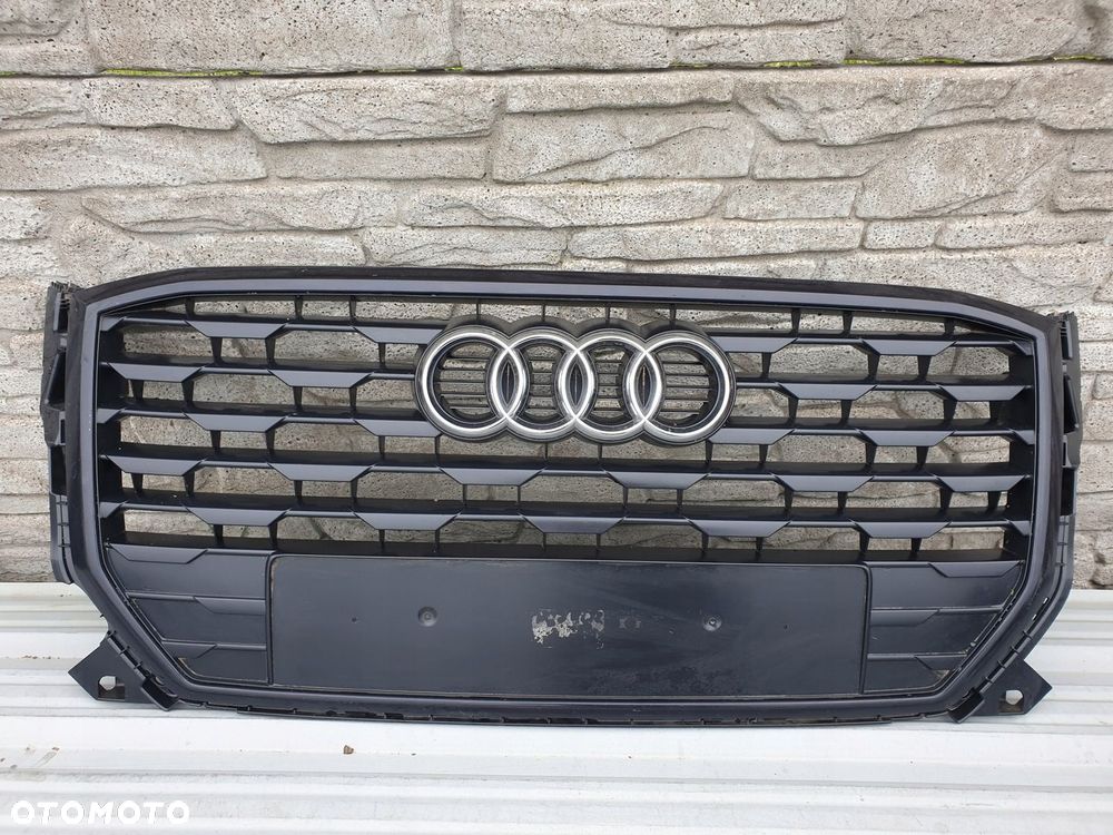 Audi Q2 81A czarna atrapa GRILL w ZDERZAK ORYGINAŁ - 1
