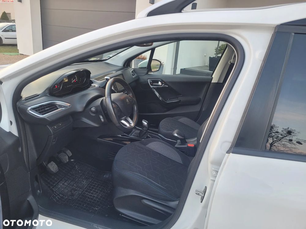 Peugeot 2008 PureTech 82 Signature - 5