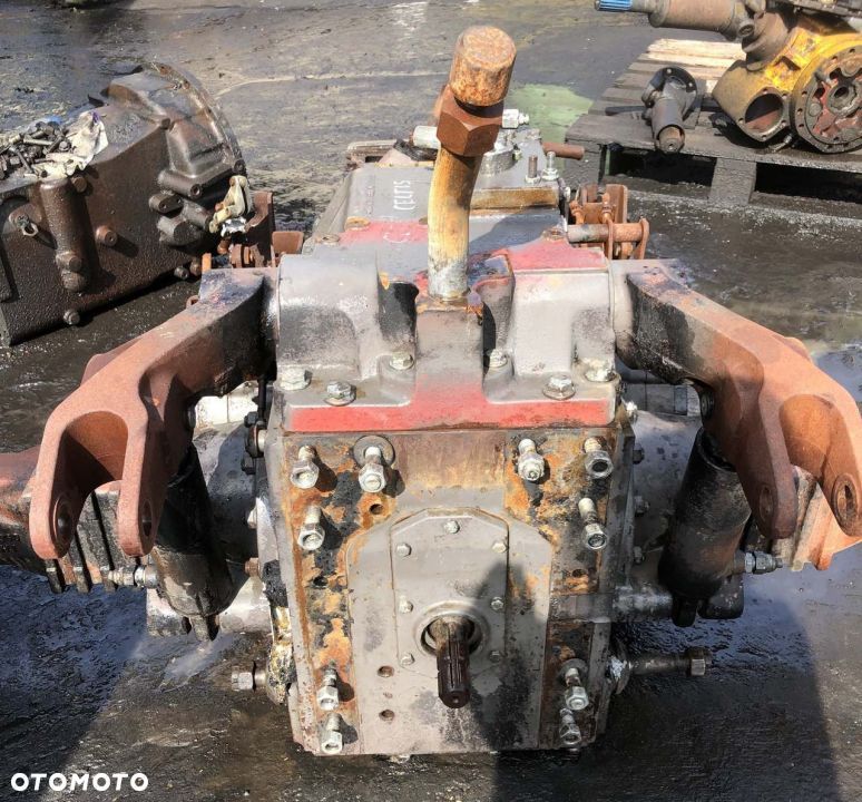 CLAAS- zwolnica skrzynia biegów hamulce podnośnik ramion CZĘŚCI - 3