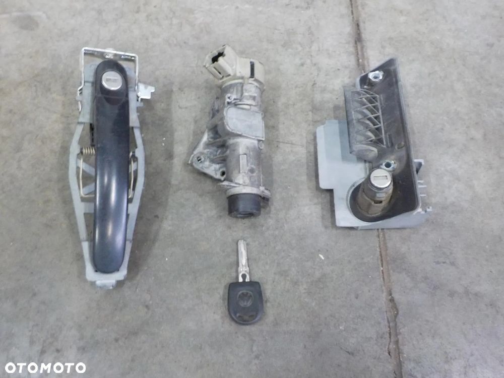 VW T5 ZAMEK ZAMKI WKŁADKI WKŁADKA TYŁ - 1