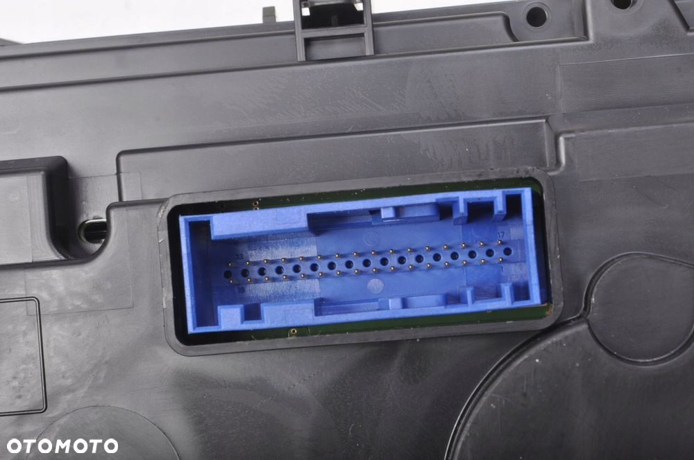 DEFENDER L663 3.0 D LICZNIK ZEGARY 21R ANGLIK - 9