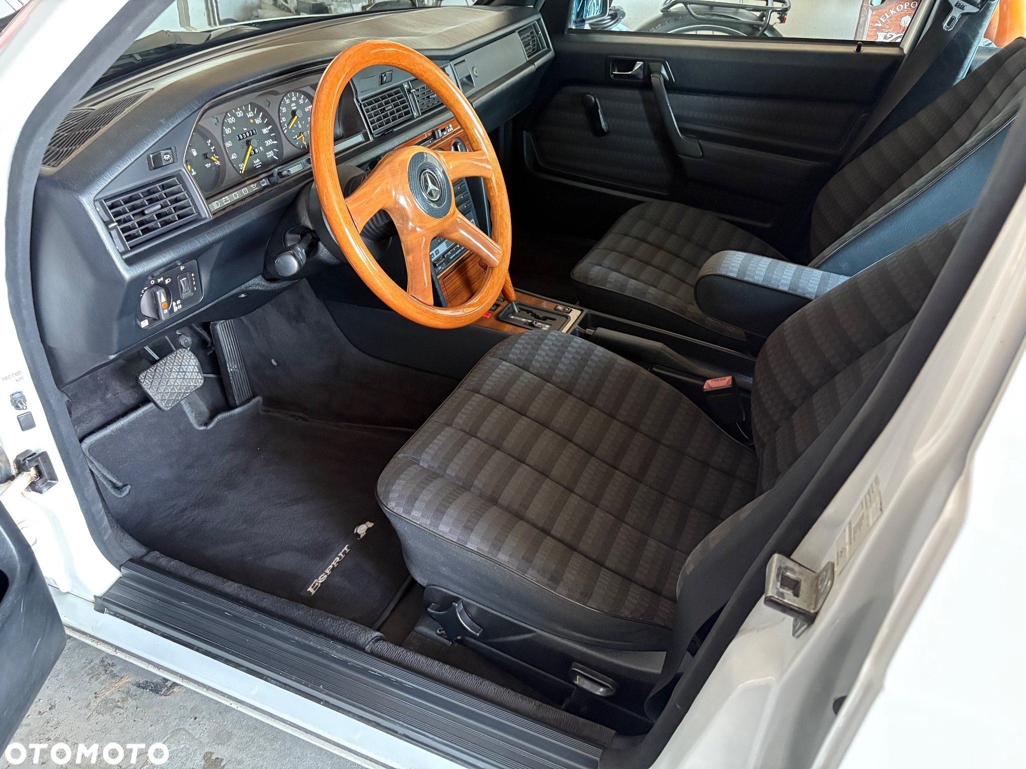 Mercedes-Benz W201 (190) - 30