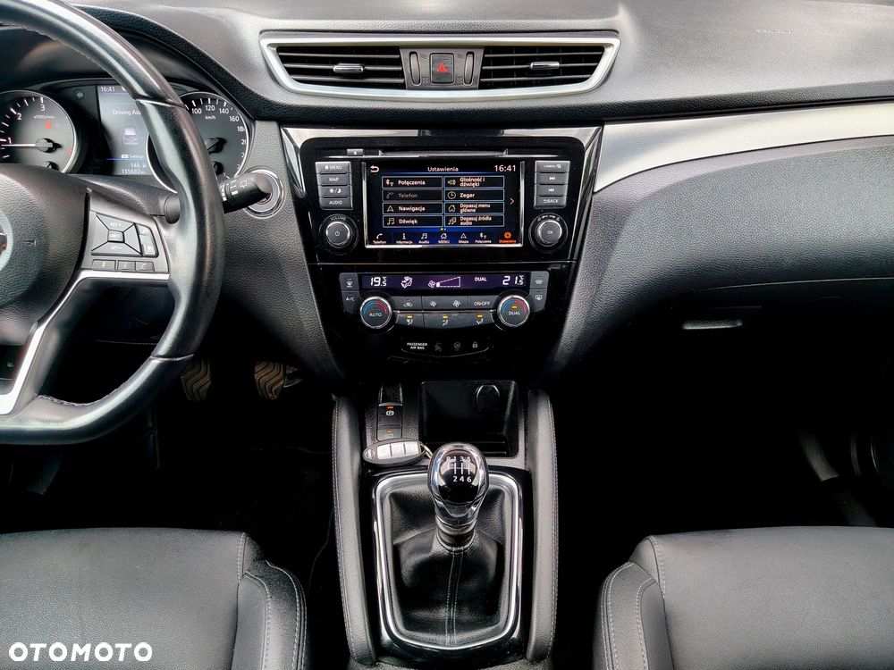 Nissan Qashqai 1.7 dCi TEKNA - 33